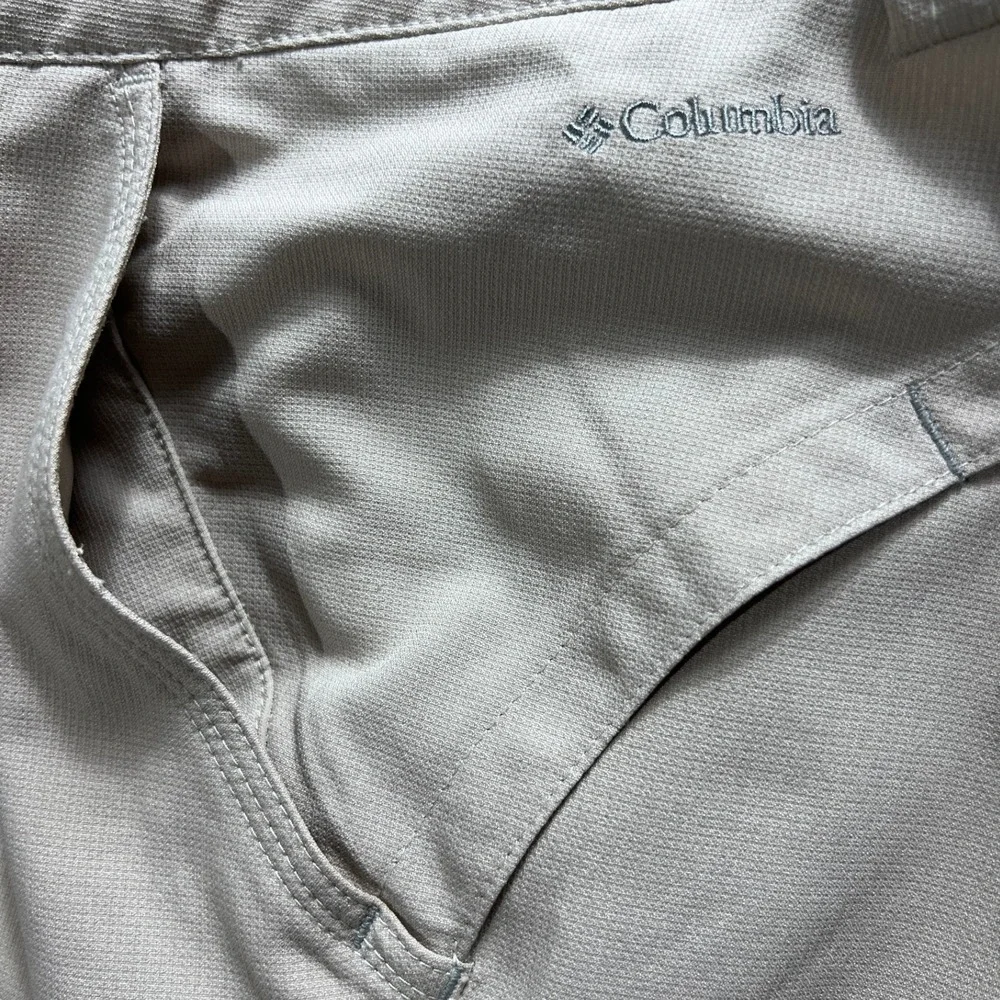 Columbia Womens Size 2 Capri Pants Tan Khaki Hiking Outdoor Roll Up‎ AL8609